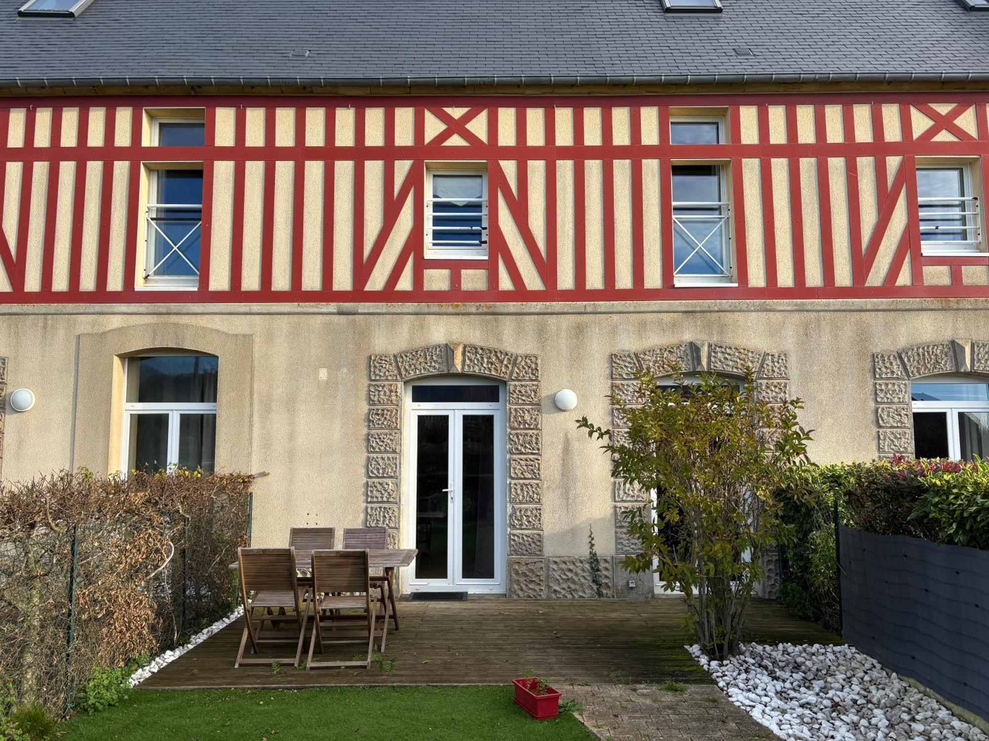 Les Douves Duplex 5 Personnes Lumineux Avec Jardin Et Terrasse Amenagee , Vue Sur Chateau A 5Mn De La Mer, Proche Omaha Beach Et Bayeux Commes Exterior foto